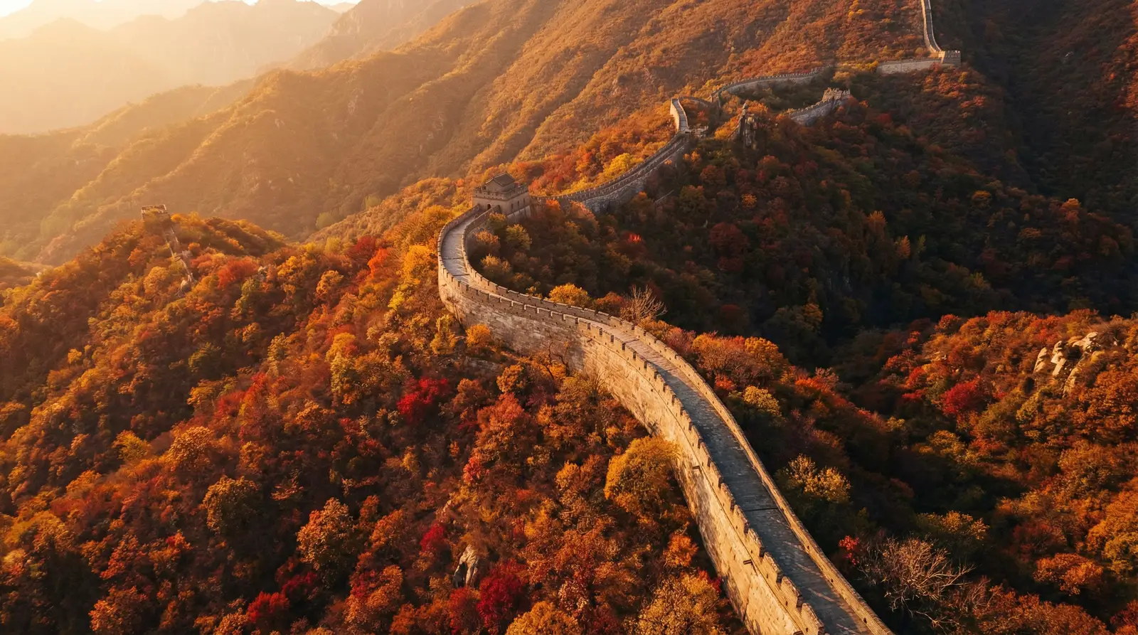 黑人巨大三根一起进在线观看 秋日长城航拍全景